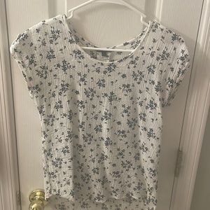 I’m selling a new blouse size small